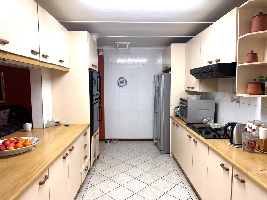 4 Bedroom Property for Sale in Glen Barrie Western Cape